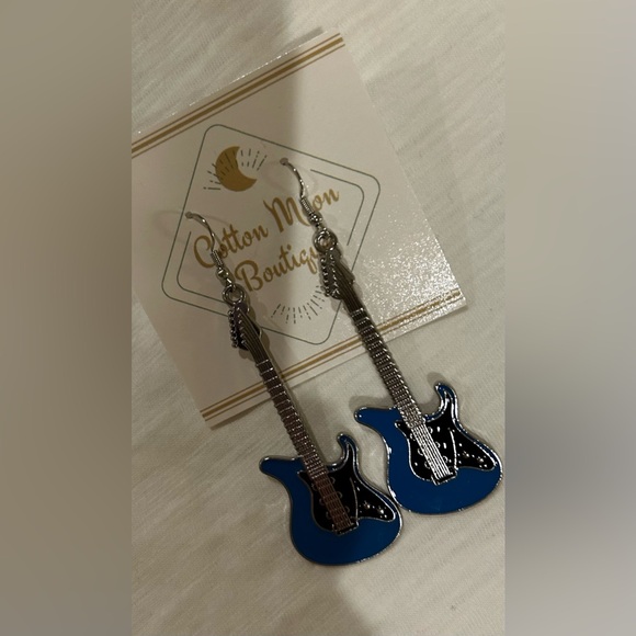 Guitar earrings - Picture 3 of 3